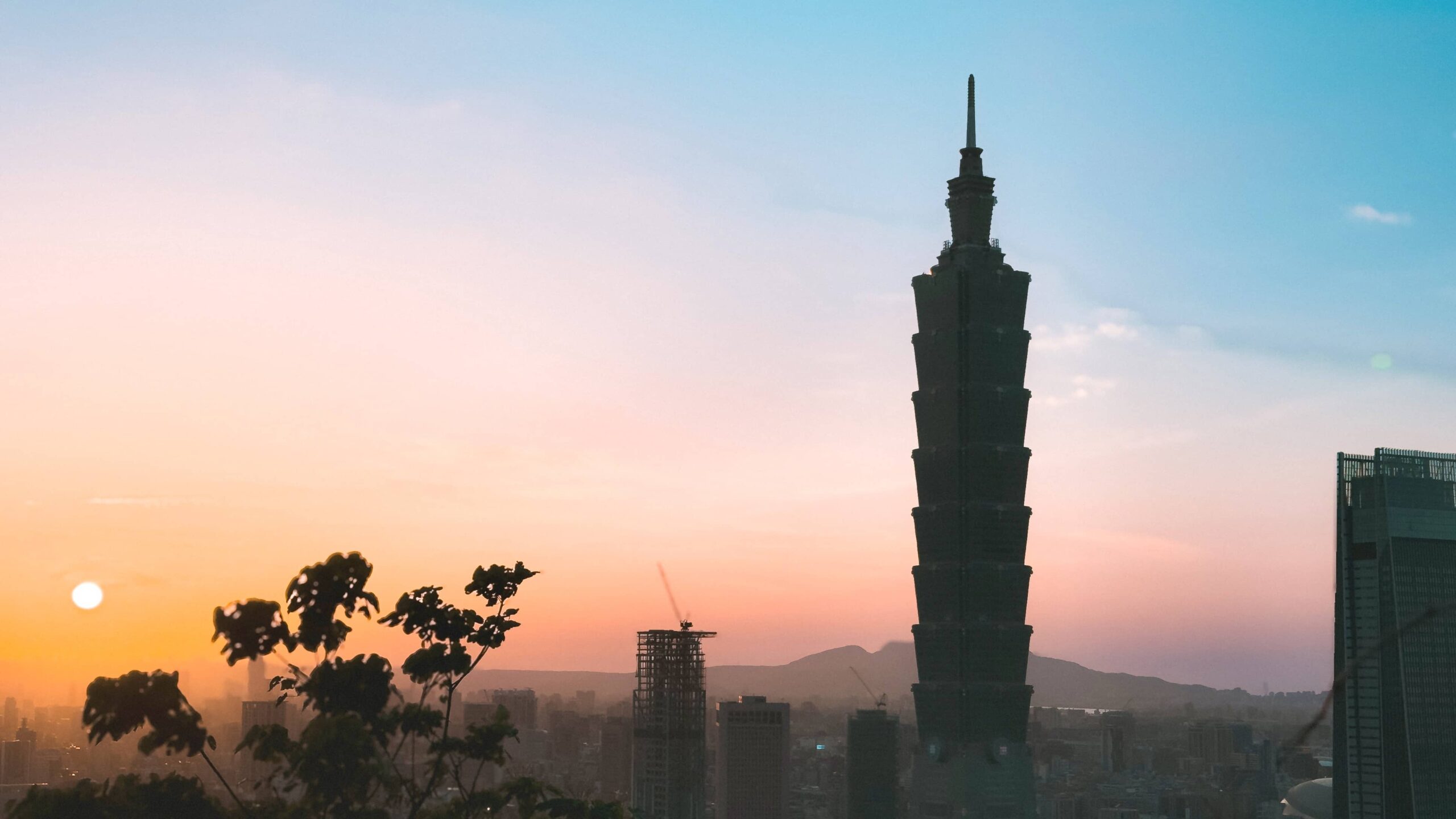 golden-hour-sunset-of-taipei-101